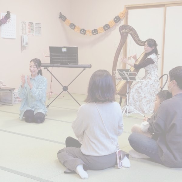 みんなで音楽を楽しむ様子